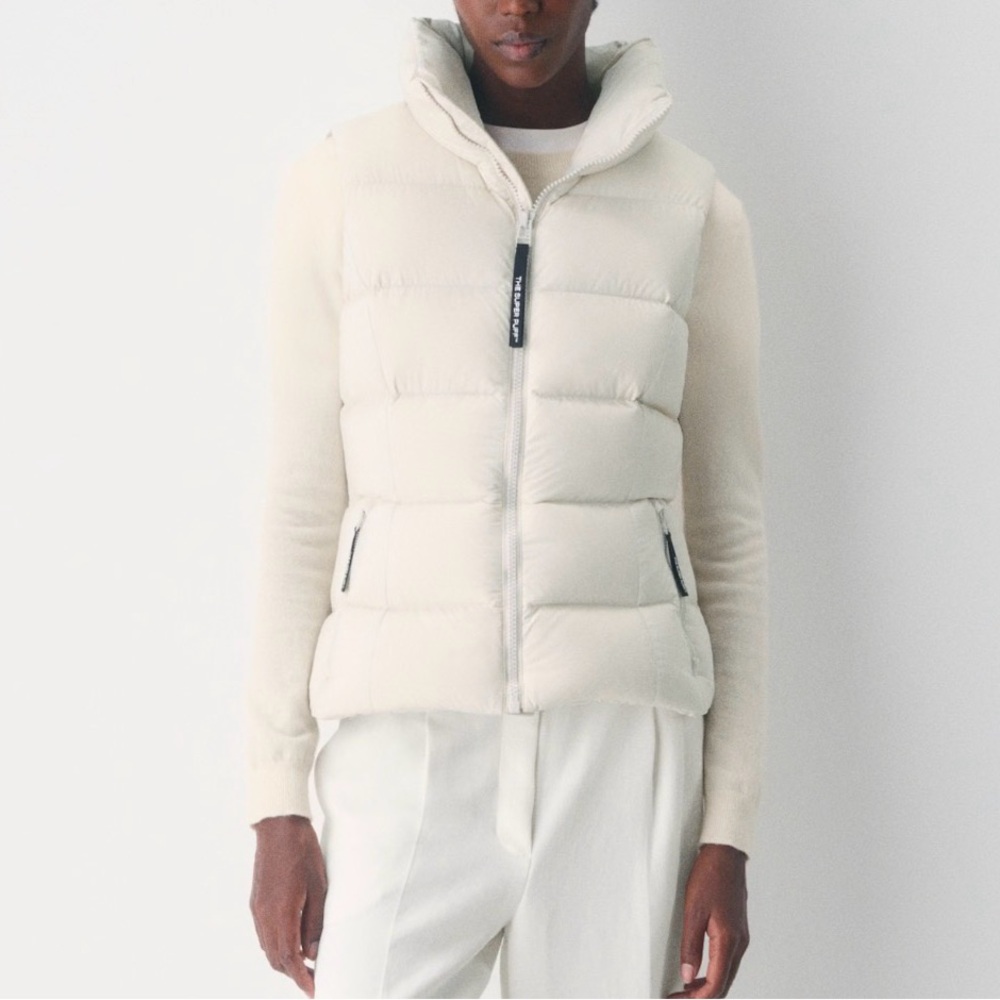Aritzia Matte Pearle Superpuff Snug Vest